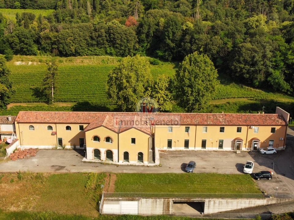 Erhvervsejendom i Lonigo, Vicenza - foto 2