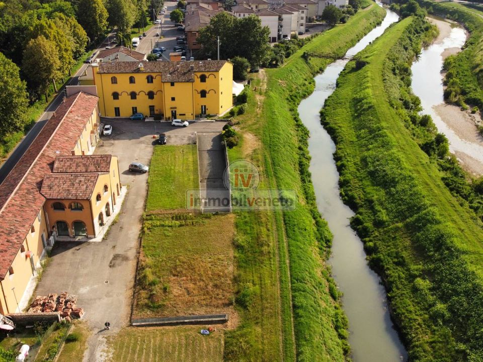 Erhvervsejendom i Lonigo, Vicenza - foto 1