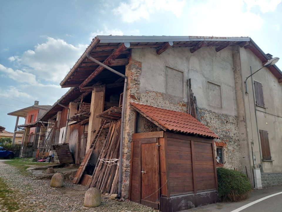 Landejendom i Cadrezzate con Osmate, Varese - foto 1