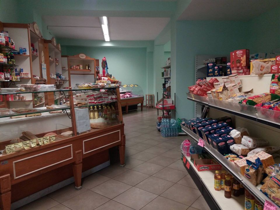 L'establiment comercial a San Giuliano Terme, Pisa - foto 1