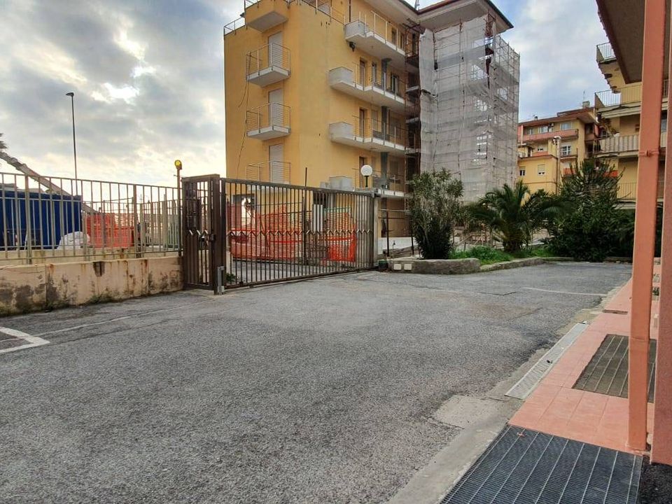Parkeringsplads i Ventimiglia, Imperia - foto 1