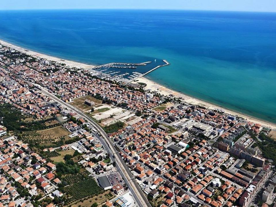 Erhvervsejendom i Giulianova, Teramo - foto 3