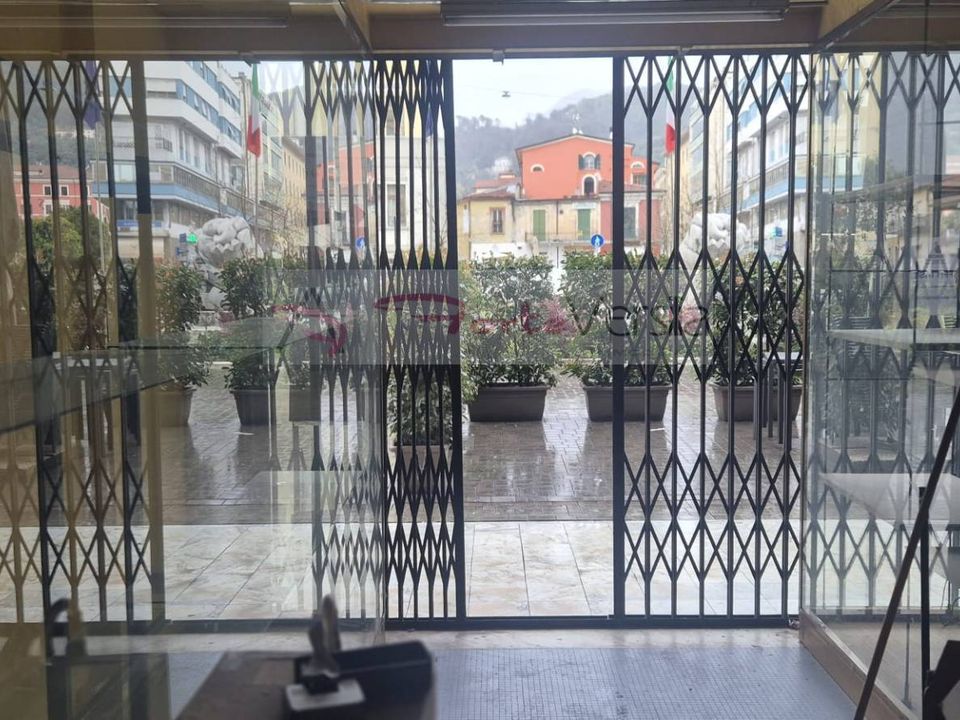 Commercial property in Massa, Massa and Carrara - photo 3