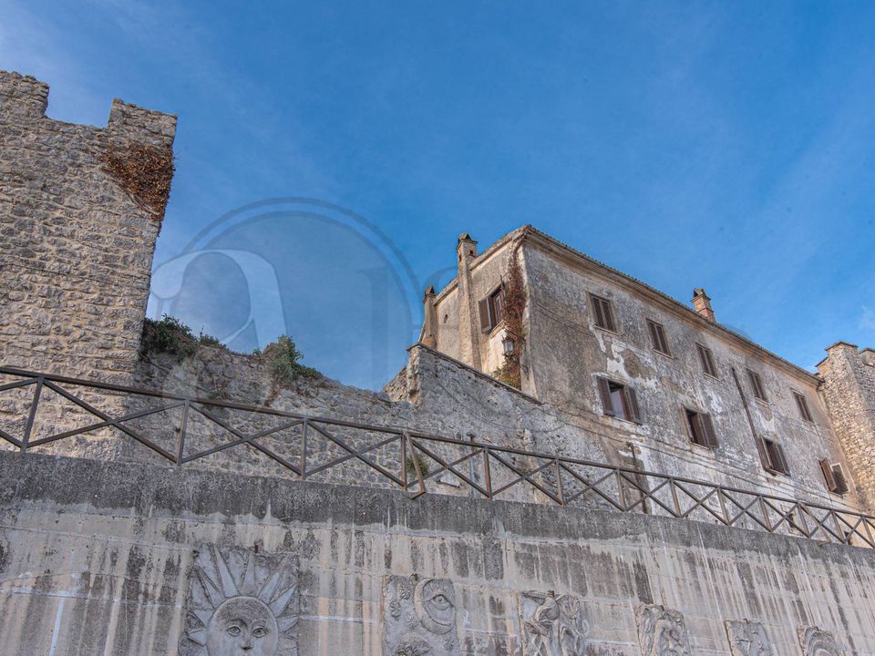 Erhvervsejendom i Vico nel Lazio, Frosinone - foto 1