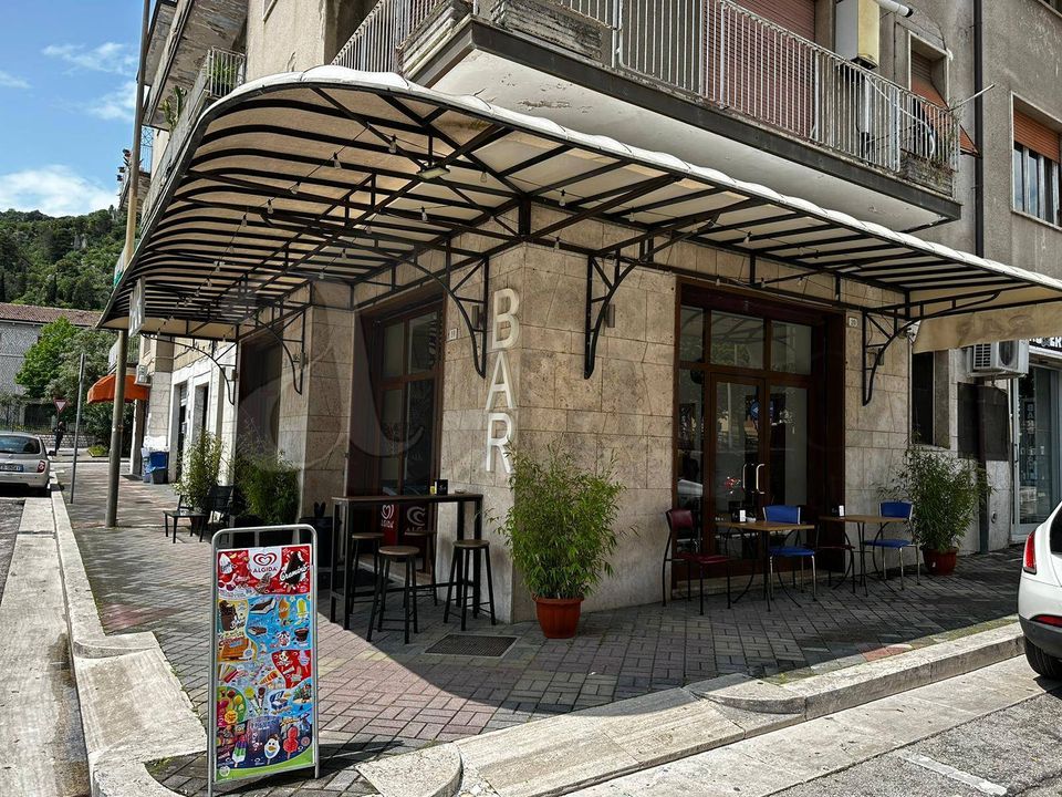 Erhvervsejendom i Cassino, Frosinone - foto 1