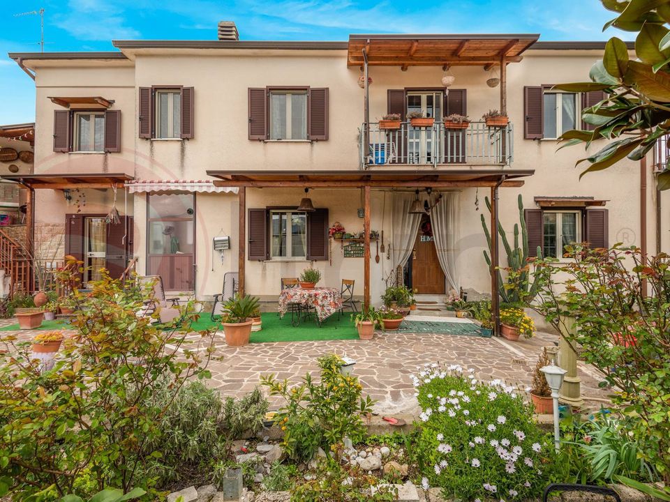 Villa i Sant'Ambrogio sul Garigliano, Frosinone - foto 1