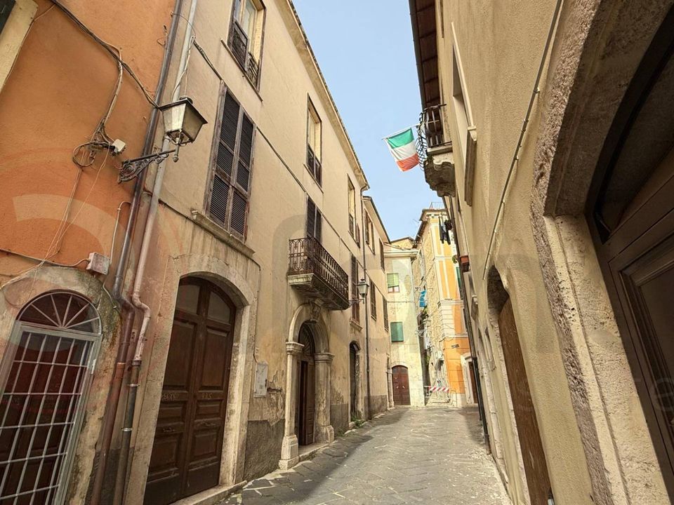 Erhvervsejendom i Isola del Liri, Frosinone - foto 1