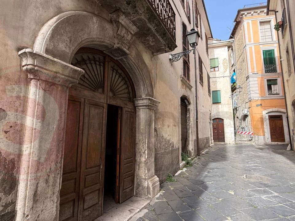 Erhvervsejendom i Isola del Liri, Frosinone - foto 3