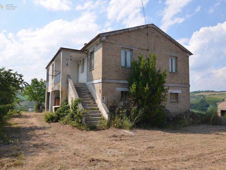 Landejendom i Castignano, Ascoli Piceno - foto 1