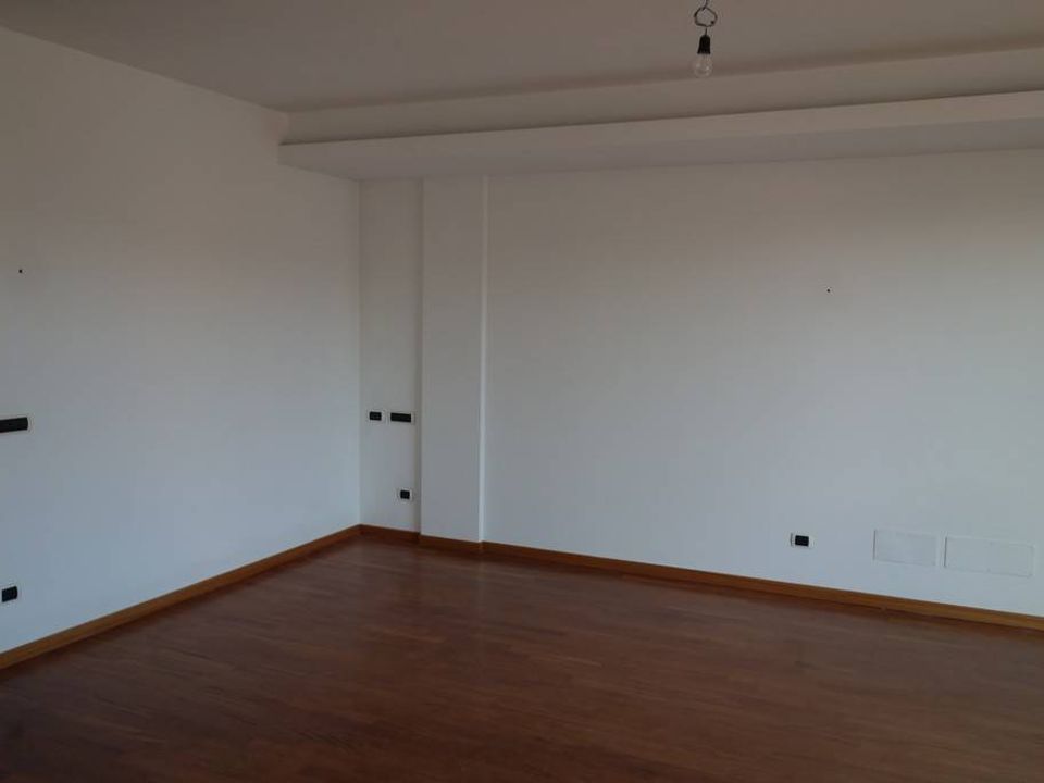 Propiedad comercial en Porto San Giorgio, Fermo - foto 2