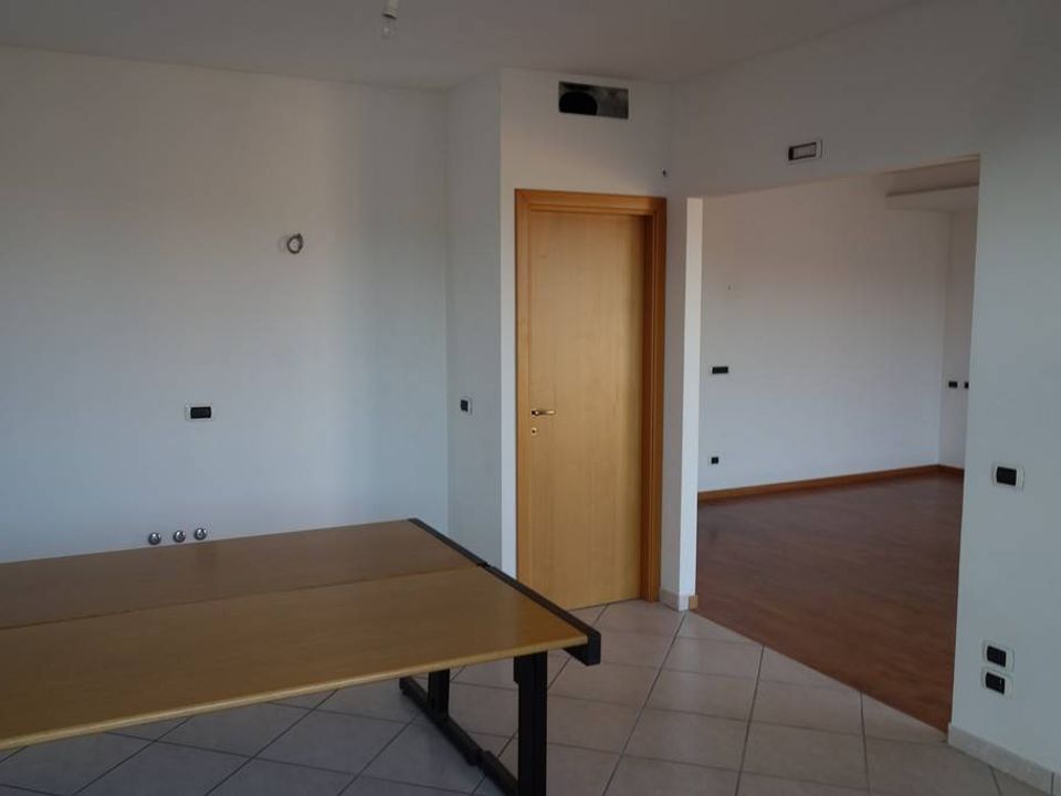 Propiedad comercial en Porto San Giorgio, Fermo - foto 4
