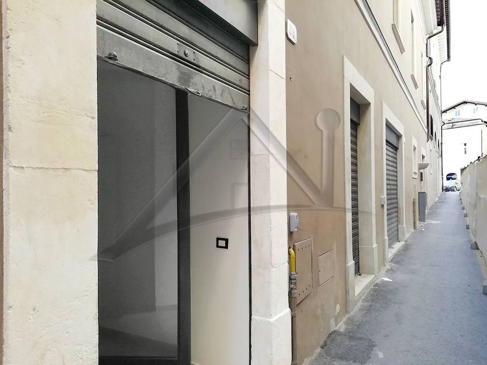 Erhvervsejendom i L'Aquila, L'Aquila - foto 1