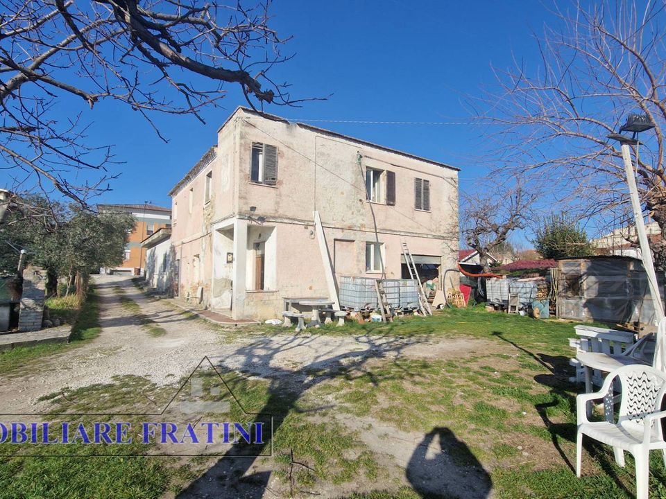 Landejendom i Sant'Egidio alla Vibrata, Teramo - foto 1