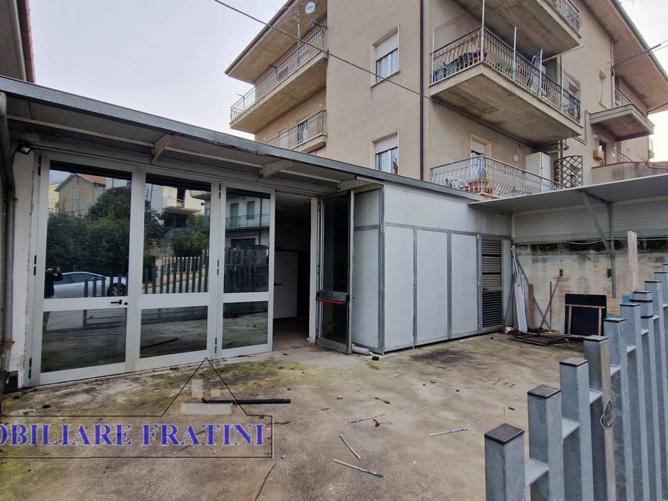 Erhvervsejendom i Ancarano, Teramo - foto 1