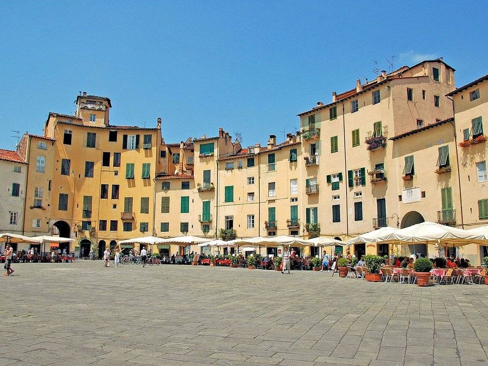 Commercial property in Lucca, Lucca - photo 1