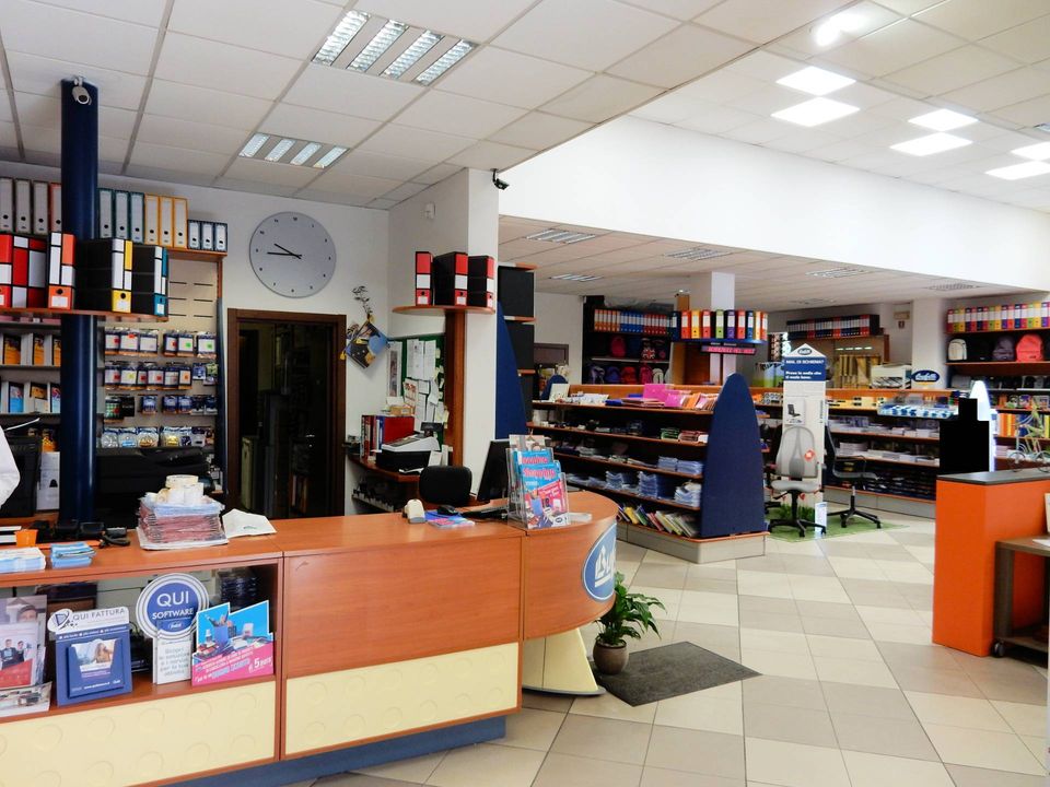 Erhvervsejendom i Massa, Massa and Carrara - foto 3