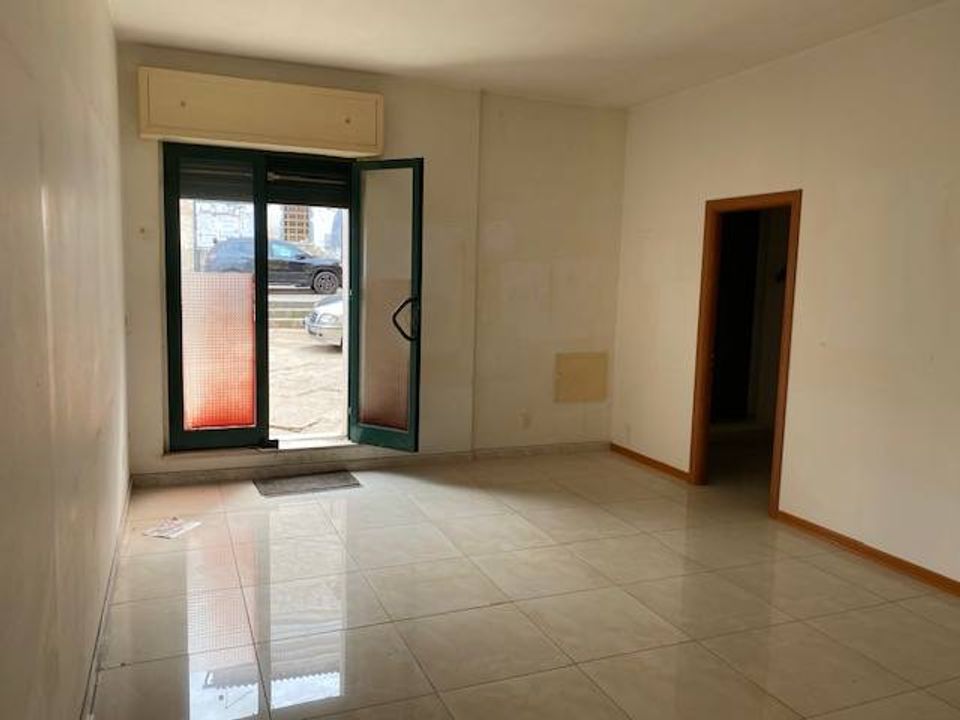 Erhvervsejendom i San Nicandro Garganico, Foggia - foto 1