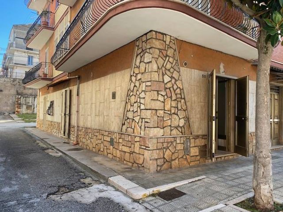 Erhvervsejendom i San Nicandro Garganico, Foggia - foto 1