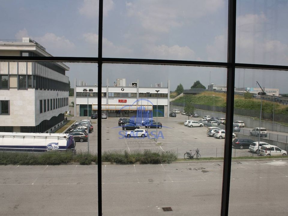 L'establiment comercial a Caponago, Monza and Brianza - foto 4