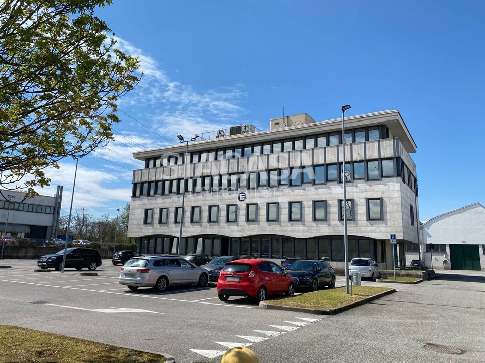 L'establiment comercial a Caponago, Monza and Brianza - foto 1