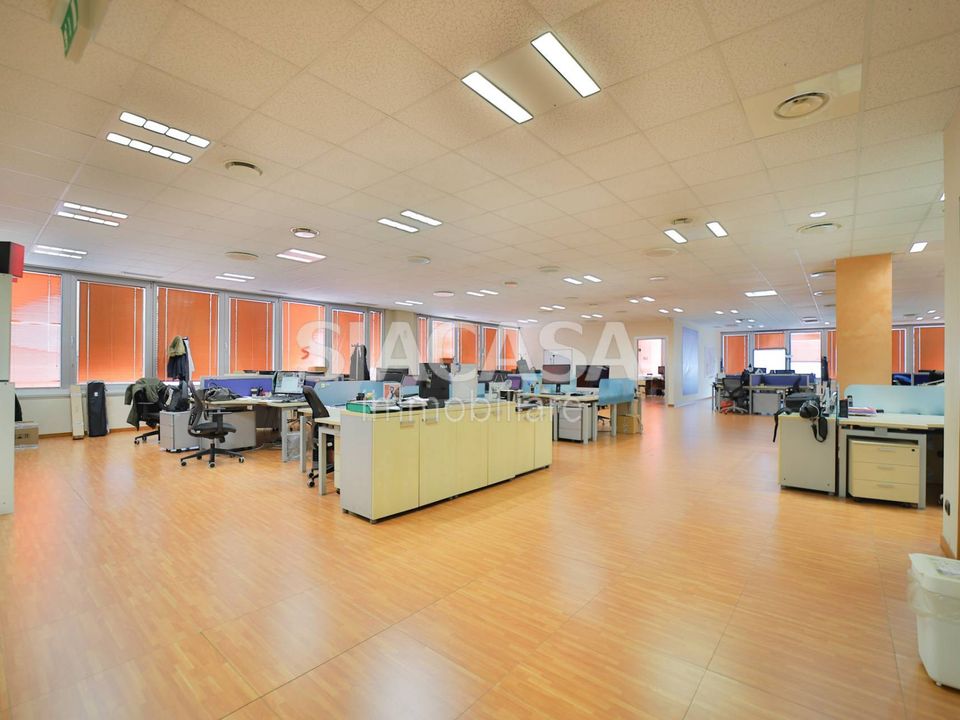 L'establiment comercial a Cernusco sul Naviglio, Milan - foto 1