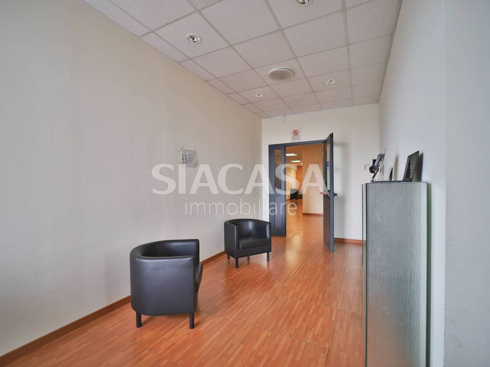L'establiment comercial a Cernusco sul Naviglio, Milan - foto 3