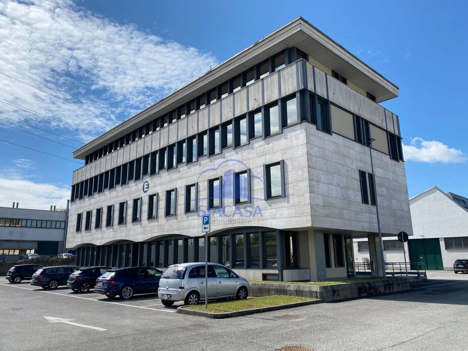 L'establiment comercial a Caponago, Monza and Brianza - foto 1
