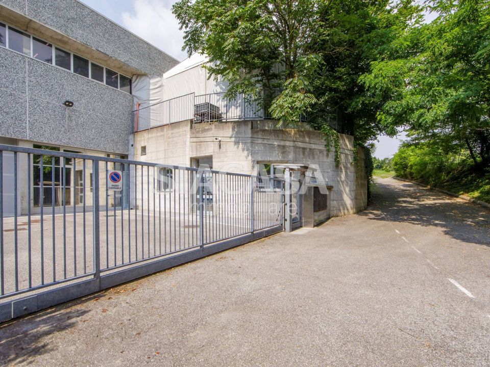 L'establiment comercial a Erba, Como - foto 4