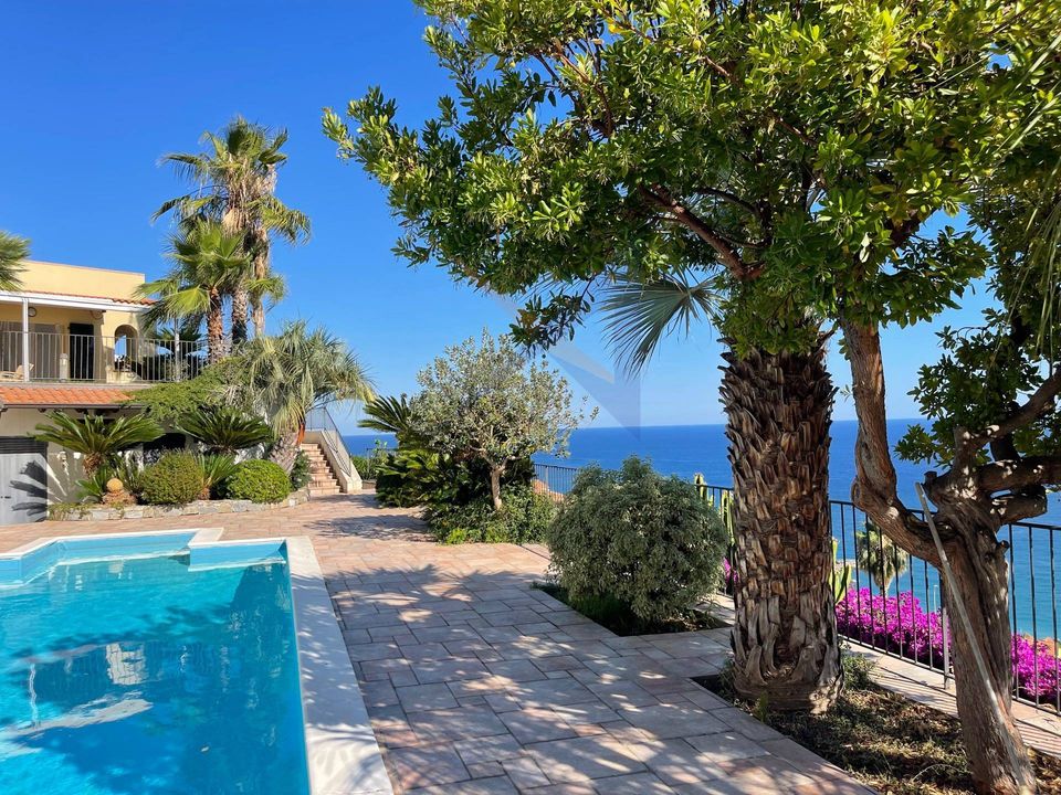 Villa i Ospedaletti, Imperia - foto 1