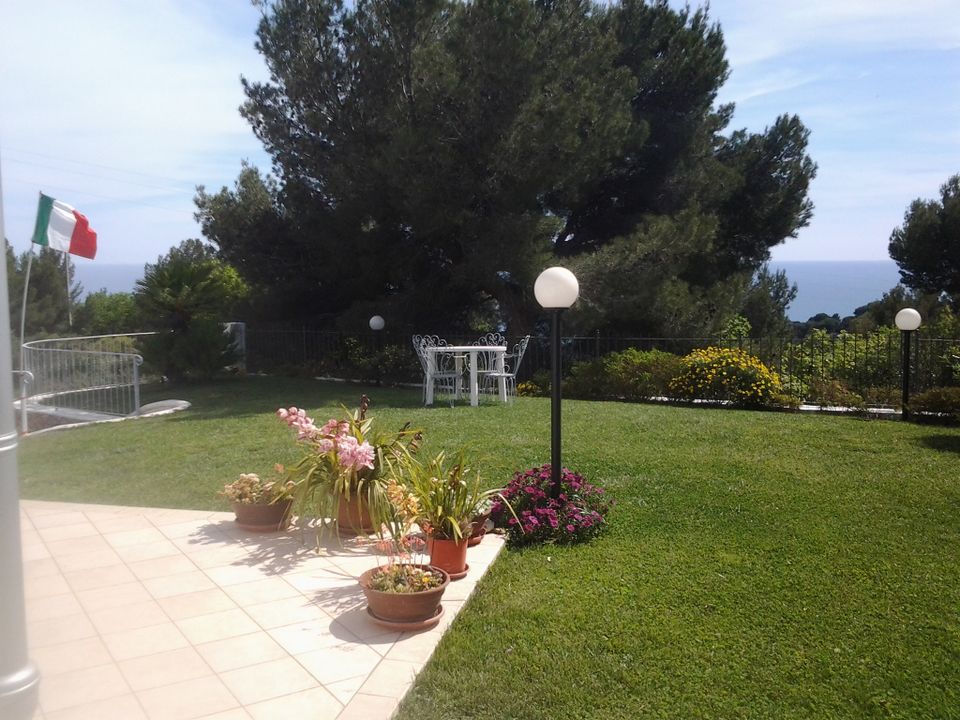 Villa in San Bartolomeo al Mare, Imperia - photo 4