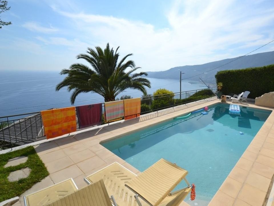 Villa i Ospedaletti, Imperia - foto 1