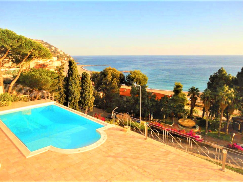 Villa i Ospedaletti, Imperia - foto 1
