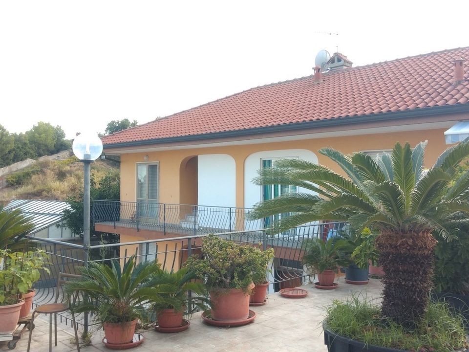 Villa i Vallecrosia, Imperia - foto 3