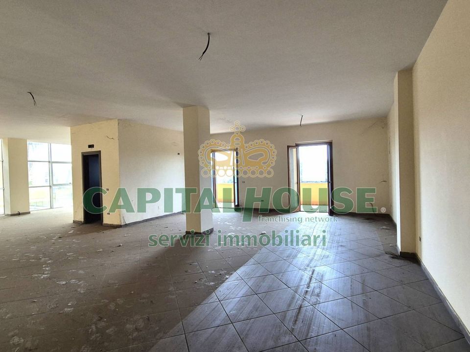 L'establiment comercial a Portico di Caserta, Caserta - foto 1