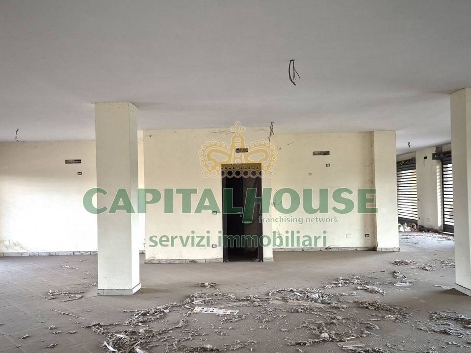 Erhvervsejendom i Portico di Caserta, Caserta - foto 1