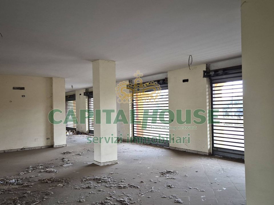 Erhvervsejendom i Portico di Caserta, Caserta - foto 4