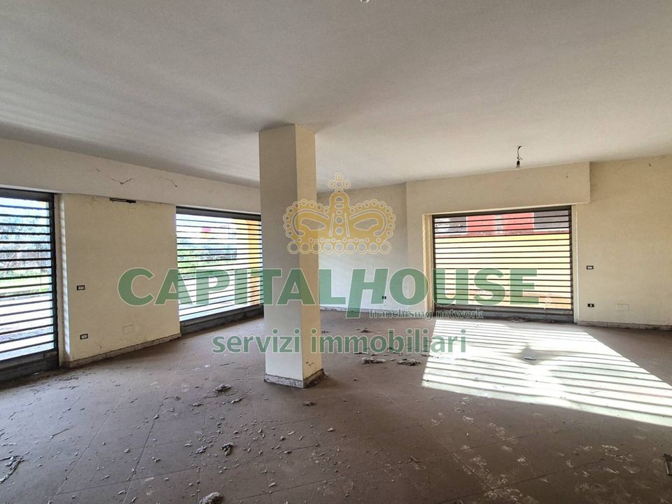 Erhvervsejendom i Portico di Caserta, Caserta - foto 4
