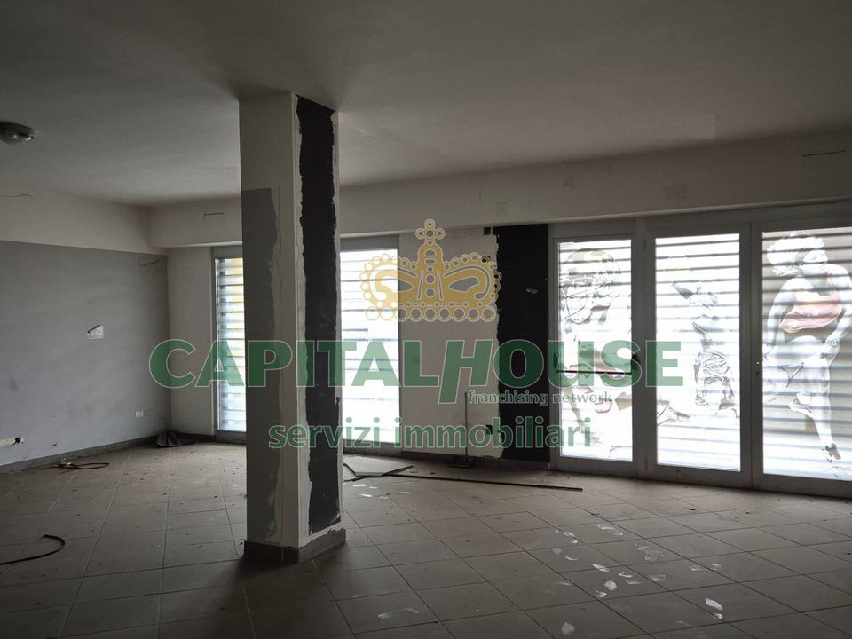 Erhvervsejendom i Portico di Caserta, Caserta - foto 3