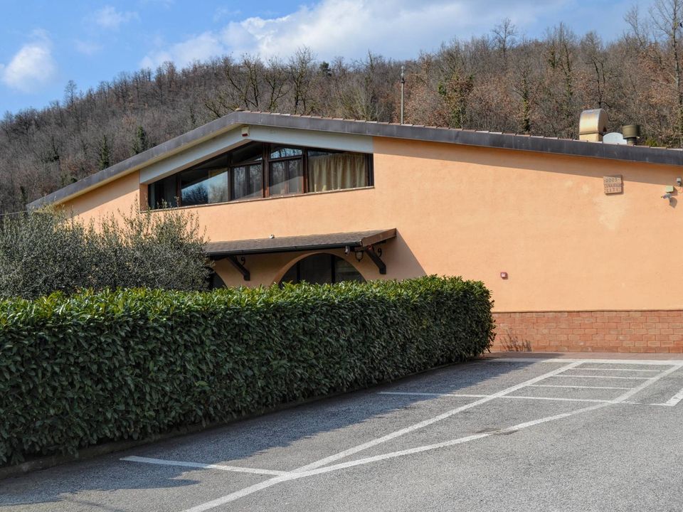 L'establiment comercial a Foligno, Perugia - foto 3
