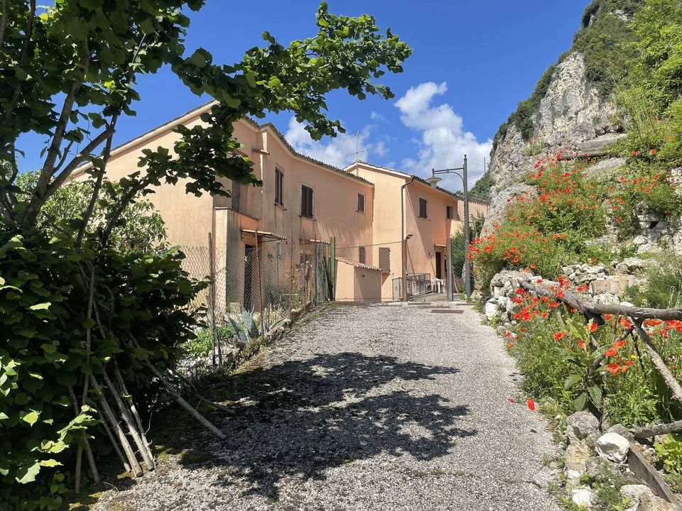 Erhvervsejendom i Cerreto di Spoleto, Perugia - foto 1