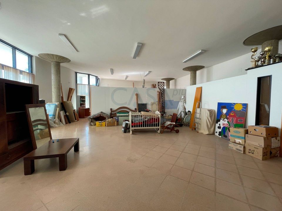 L'establiment comercial a Monsampolo del Tronto, Ascoli Piceno - foto 2