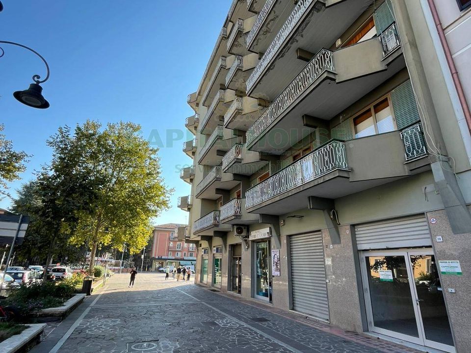Erhvervsejendom i Avellino city, Avellino - foto 1