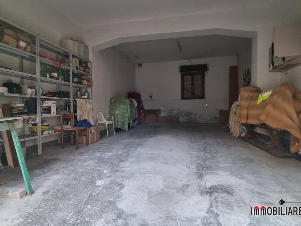 Parkeringsplads i Poggibonsi, Siena - foto 1
