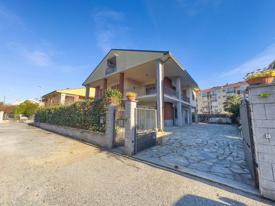 Villa a Orbassano, Turin - foto 1