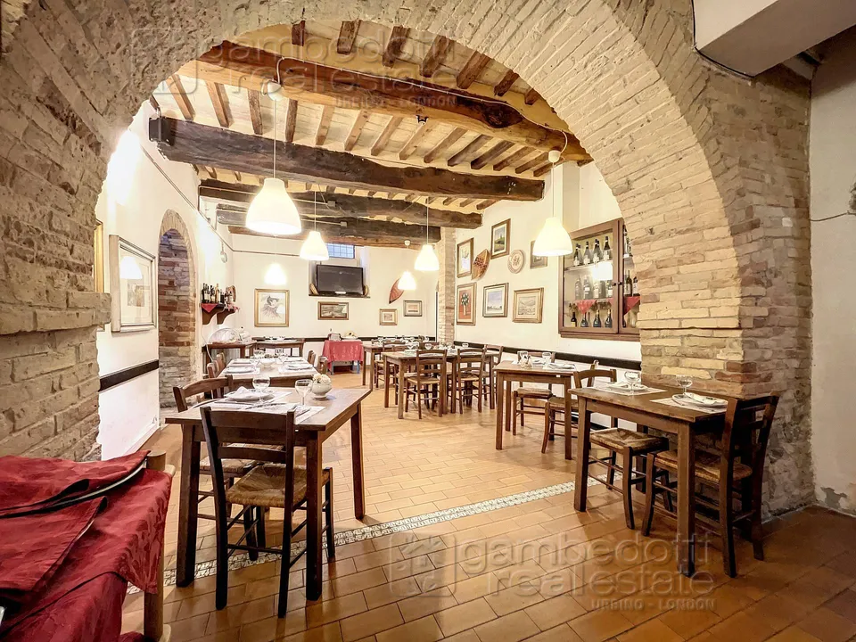 Propriedade comercial em Urbino, Pesaro and Urbino - foto 1