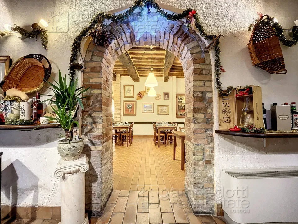 Propriedade comercial em Urbino, Pesaro and Urbino - foto 3