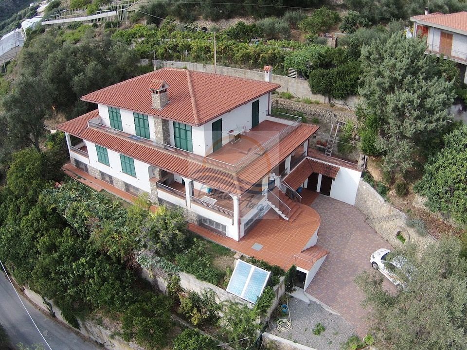 Villa i Ventimiglia, Imperia - foto 1