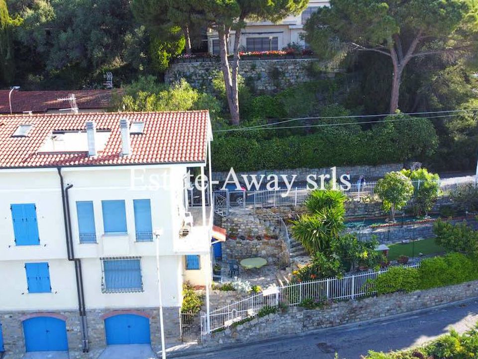 Villa i Ospedaletti, Imperia - foto 1
