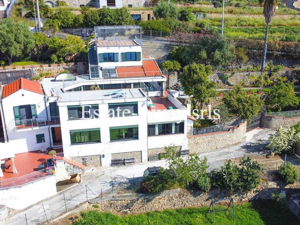 Villa i Ospedaletti, Imperia - foto 1