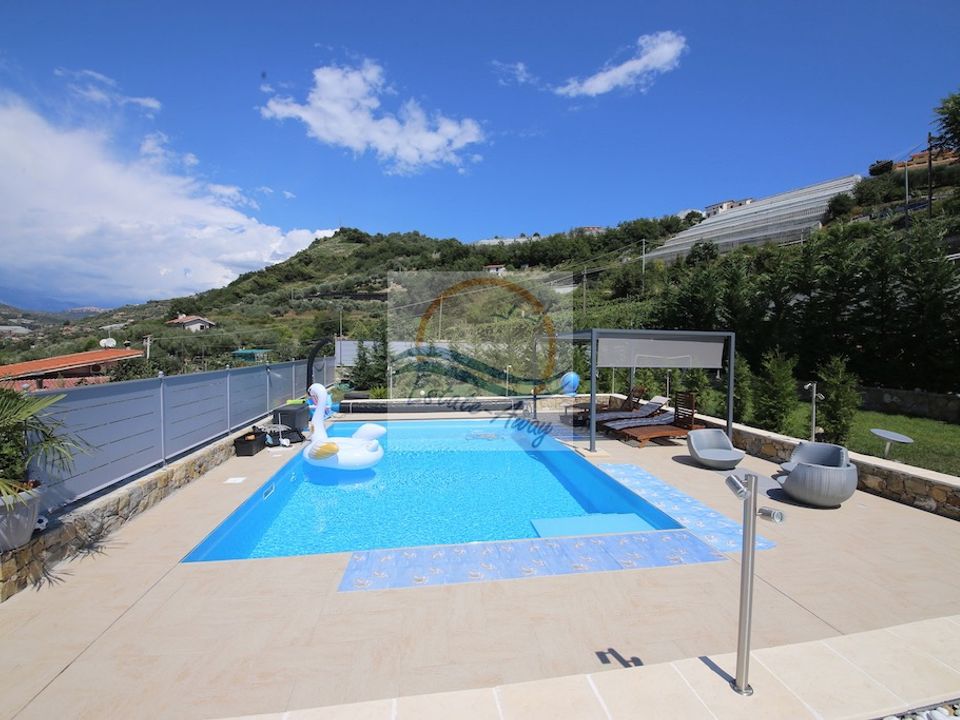 Villa i Vallecrosia, Imperia - foto 1